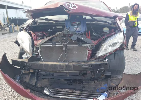 2015 Toyota Sienna Xle 8 Passenger from USA, damaged, VIN 5TDYK3DC1FS661917